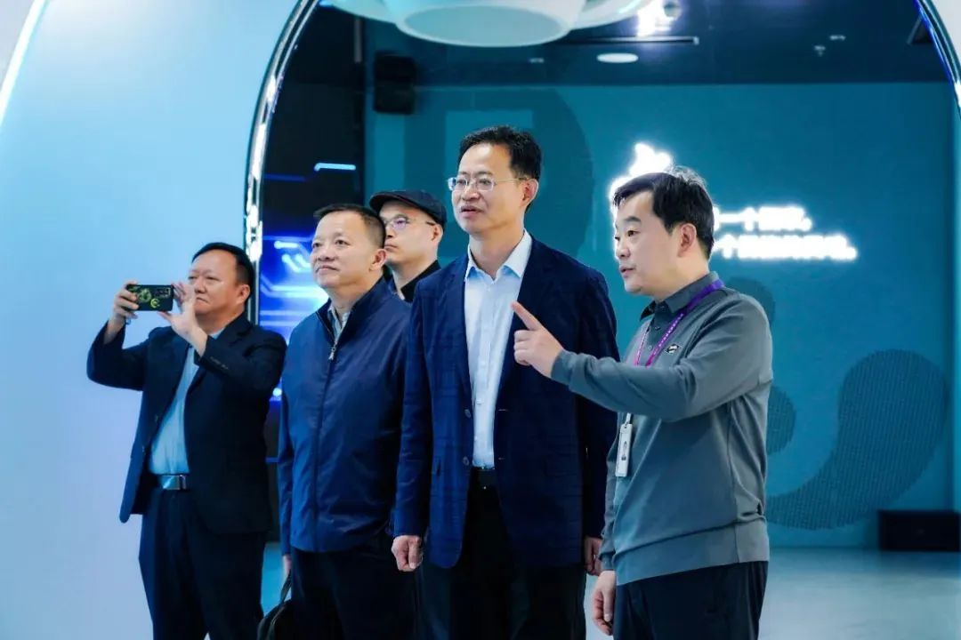 国家广电总局发展研究中心一行赴金年金字招牌励丰文化调研指导