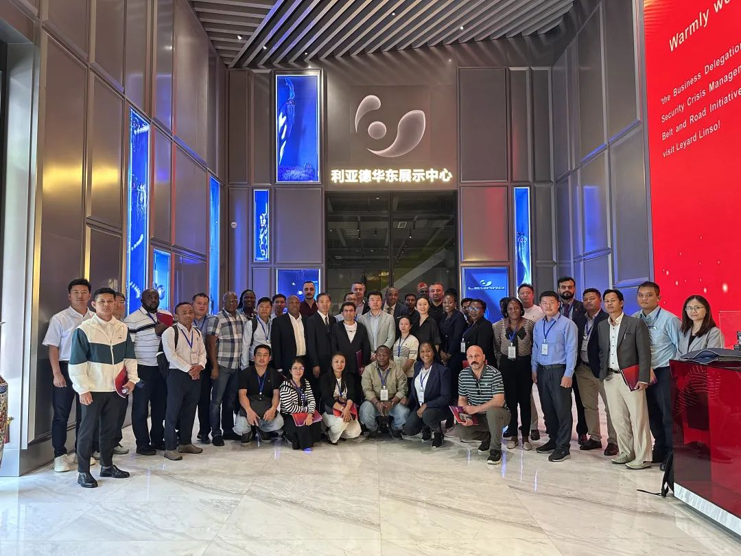 “一带一路”八国航空安保与危机管理商务考察团到访金年金字招牌·蓝硕，共探国际合作新机遇